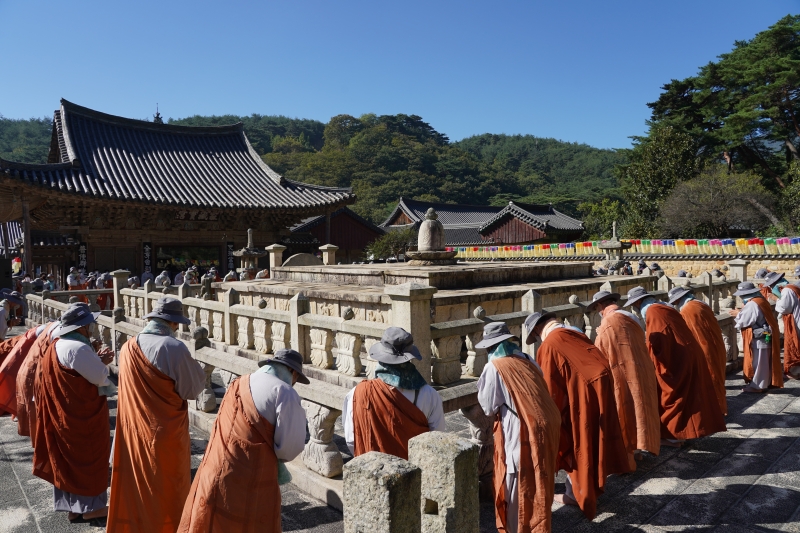 통도사 금강계단을 참배하는 순례대중 (9)